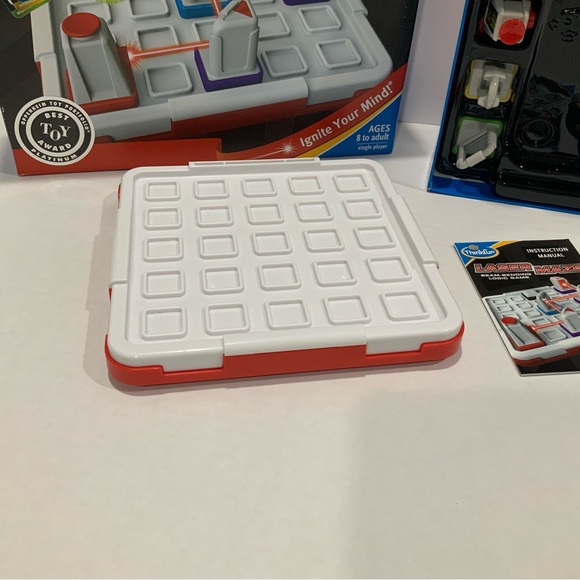 ThinkFun Laser Maze Beam-Bending Logic Game 2012 (NEW) - Picture 4 of 7